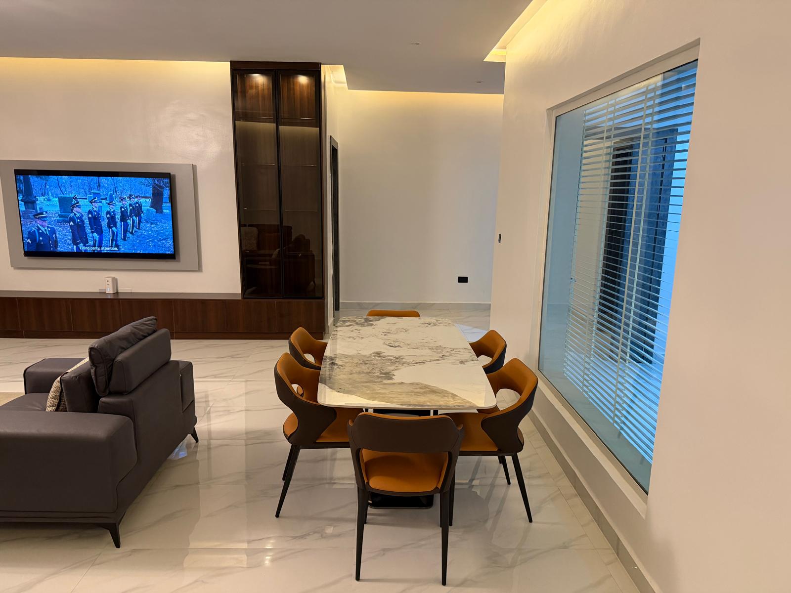 Lower Level Lounge opening onto the dining area